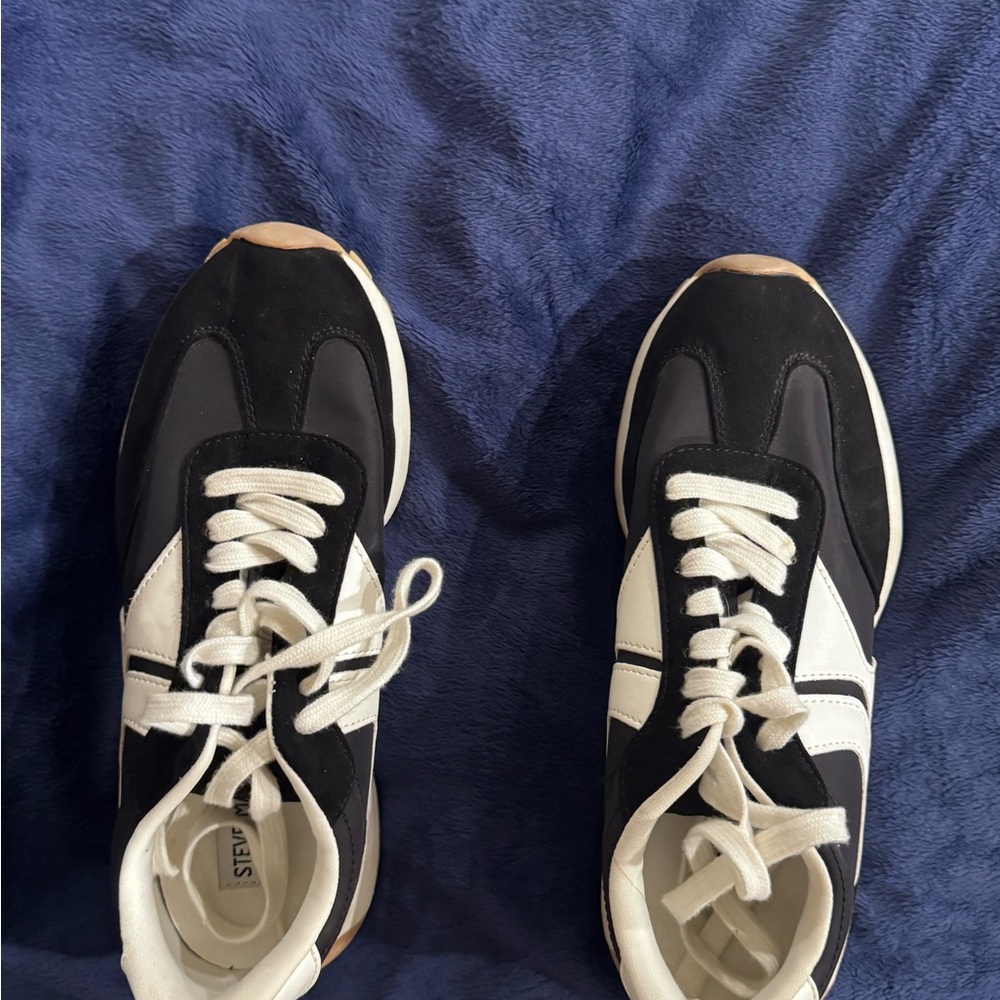 Steve Madden Black and White Retro Runner Sneakers for Women
